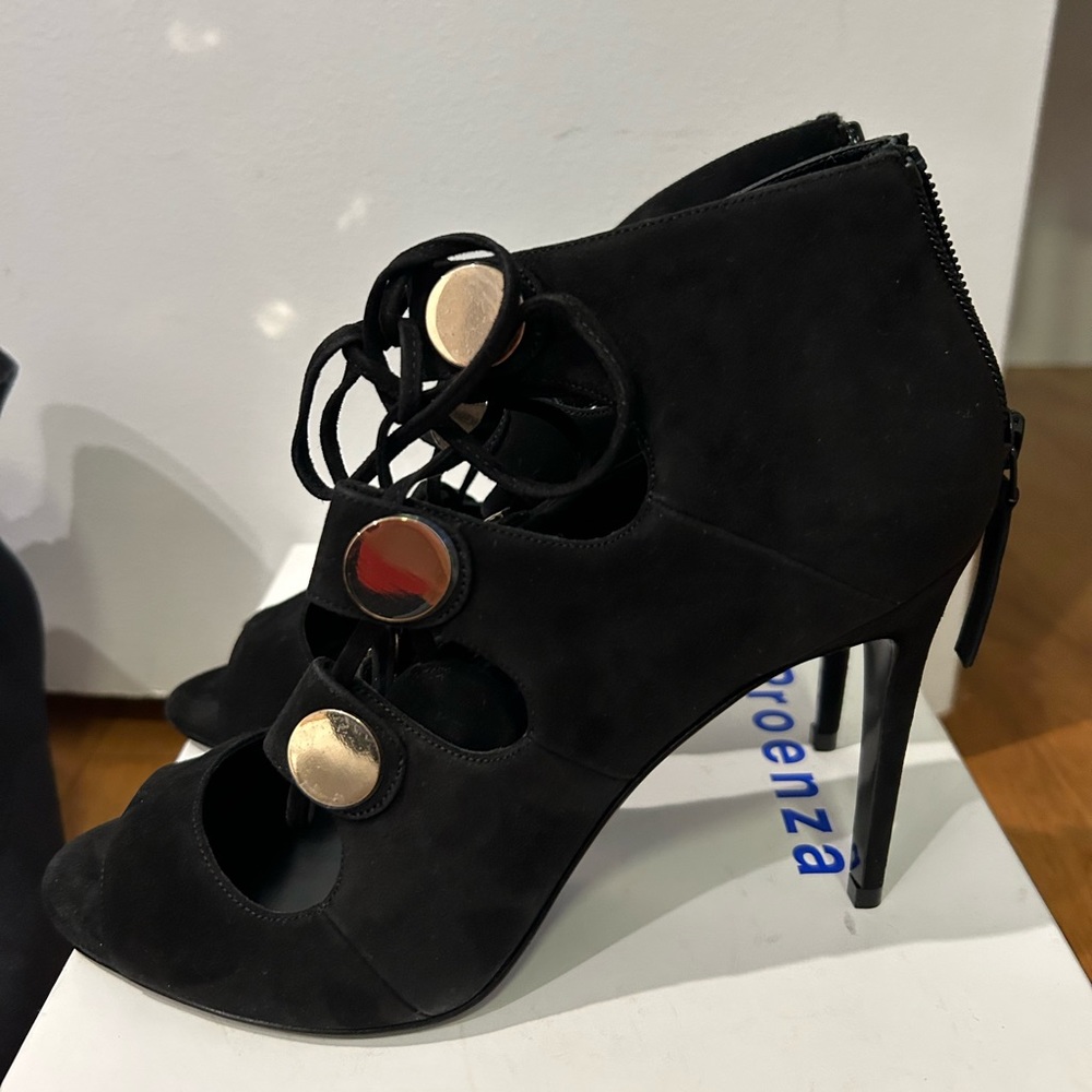 Never worn Pierre hardy pumps